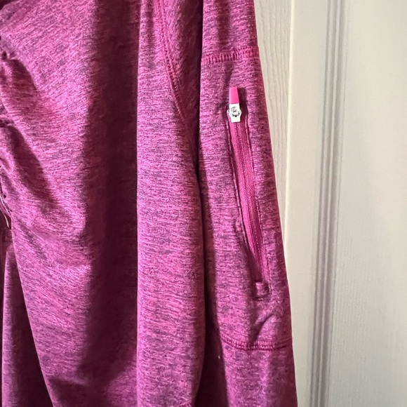 Kirkland women’s running shirt. - Picture 3 of 6